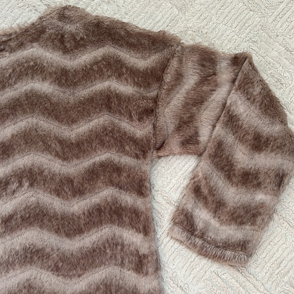 Dylan faux fur pullover sweater chevron stripe brown tan Size XS EUC - Picture 9 of 16